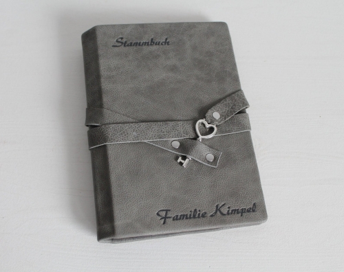 Preview: Stammbuch Schlüssel "Herz" aus grauem Nappaleder